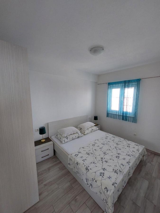 Apartments Villa Nova With Pool Макарска Экстерьер фото