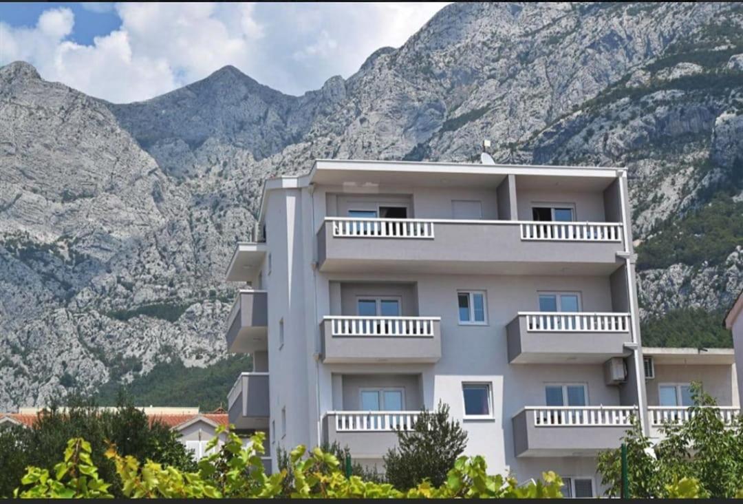 Apartments Villa Nova With Pool Макарска Экстерьер фото